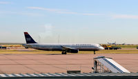 N521UW @ KDEN - Taxi Denver - by Ronald Barker