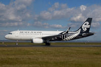 ZK-OXI @ NZAA - At Auckland - by Micha Lueck