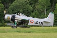 F-AZHK @ LFFQ - Douglas AD-4N Skyraider, Landing rwy 28, La Ferté-Alais airfield (LFFQ) Airshow 2015 - by Yves-Q