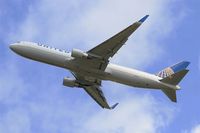 N668UA @ LFPG - Boeing 767-322, Take off rwy 27L, Roissy Charles De Gaulle airport (LFPG-CDG) - by Yves-Q