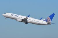 N33266 @ KLAX - United B738 departing. - by FerryPNL