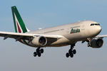 I-EJGB @ VIE - Alitalia - by Chris Jilli