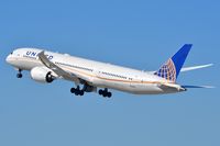 N26960 @ KLAX - United B789 disappearing over the Pacific. - by FerryPNL
