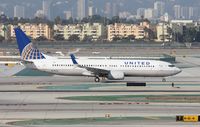 N73256 @ KLAX - Boeing 737-800 - by Mark Pasqualino