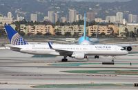 N598UA @ KLAX - Boeing 757-200