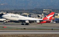 VH-OJS @ KLAX - Qantas B744 rotating. - by FerryPNL