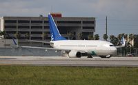 N15751 @ MIA - United 737-700 - by Florida Metal