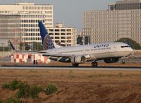 N78511 @ LAX - United