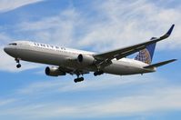 N675UA @ EGLL - United B763 arriving in LHR - by FerryPNL