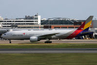 HL7739 @ EGLL - Taxiing - by micka2b