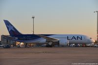 CC-BBA @ EDDK - Boeing 787-8 Dreamliner - LA LAN LAN Airways - 38471 - CC-BBA - 03.11.2015 - CGN - by Ralf Winter