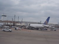 N544UA @ IAH - Very rare sighting to see a P.S. Service 757-222 with the pre merger pratt engines with blended winglets - by Christian Maurer