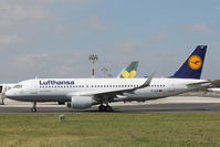 D-AIUR @ LMML - A320 D-AIUR Lufthansa - by Raymond Zammit