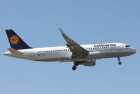 D-AIUW @ LMML - A320 D-AIUW Lufthansa - by Raymond Zammit