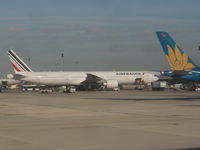 F-GZNQ @ LFPG - Boeing 777-328ER - by Christian Maurer