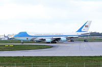 82-8000 @ EGSS - Taxiing out at Stansted , Obama on board. - by Terence Burke