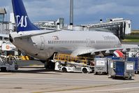 LN-RGC @ LFPG - SK571 from Stockholm (ARN) at CDG terminal 1 - by JC Ravon - FRENCHSKY