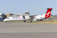 VH-QOM @ YSWG - QantasLink/Sunstate Airlines (VH-QOM) Bombardier DHC-8-402Q taxiing at Wagga Wagga Airport - by YSWG-photography