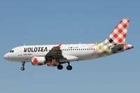 EI-FMV @ LMML - A319 EI-FMV Volotea - by Raymond Zammit