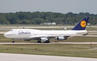 D-ABYR @ KDTW - Boeing 747-800