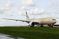 A6-DDE @ EHAM - Etihad Boeing 777 - by Andreas Ranner