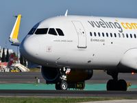 EC-MKM @ LPPT - Vueling VY8413 departure to Amsterdam (AMS) - by JC Ravon - FRENCHSKY