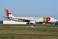 CS-TOX @ LPPT - TAP Air Portugal TP364 departure to London (LHR) - by JC Ravon - FRENCHSKY