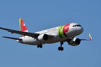 CS-TMW @ LPPT - Luisa Todi TAP Air Portugal landing - by JC Ravon - FRENCHSKY