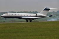 N930EN @ EGGW - N930EN landing on 26 at London Luton - by dave226688