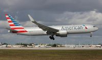 N349AN @ MIA - American