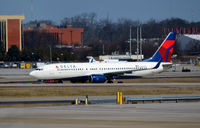 N3757D @ KATL - Taxi to park Atlanta - by Ronald Barker