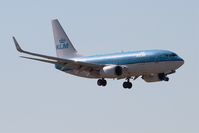 PH-BGE @ LFBD - Boeing 737-7K2, Short approach rwy 05, Bordeaux Mérignac airport (LFBD-BOD) - by Yves-Q