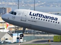 D-AIDC @ LPPT - Lufthansa take off runway 03 - by JC Ravon - FRENCHSKY