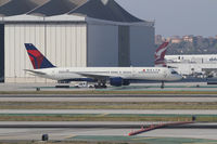 N757AT @ KLAX - Los Angeles airport - by olivier Cortot