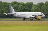 EC-LVX @ LFPO - Airbus A320-214,Reverse thrust landing rwy 06, Paris-Orly airport (LFPO-ORY) - by Yves-Q