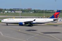 N814NW @ EHAM - Delta A333 taxying for departure. - by FerryPNL