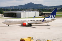 LN-RGE @ SZG - SAS - Scandinavian Airlines Boeing 737-800 - by Thomas Ramgraber