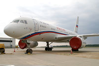 RA-64058 @ VIE - Russia - Government Tu-204-300 - by Thomas Ramgraber