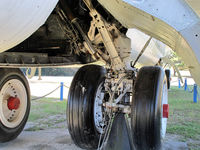 58-0185 @ VPS - main landing gear - by olivier Cortot
