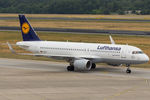D-AIUY @ EDDT - Lufthansa - by Air-Micha