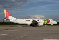 CS-TPR @ EDDK - Embraer ERJ-190LR 190-100LR - NI PGA Portugalia opf TAP Express - 19000460 - CS-TPR - 20.09.2017 - CGN - by Ralf Winter