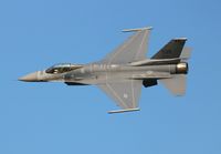 00-0221 @ OSH - F-16CM - by Florida Metal