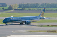 VN-A868 @ VIE - Vietnam Airlines Boeing 787-9 - by Thomas Ramgraber