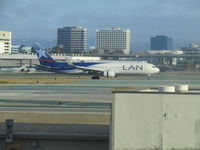CC-CXG @ LAX - landing at LA - by magnaman