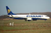 EI-DLI @ EHEH - Ryanair B738 vacating the runway in EIN - by FerryPNL
