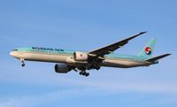 HL8209 @ KLAS - Boeing 777-3B5/ER - by Mark Pasqualino