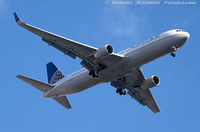 N665UA @ KEWR - Boeing 767-322/ER - United Airlines  C/N 29237, N665UA - by Dariusz Jezewski www.FotoDj.com