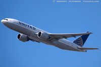 N77006 @ KEWR - Boeing 777-224/ER - United Airlines  C/N 29476, N77006 - by Dariusz Jezewski www.FotoDj.com