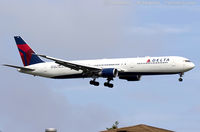 N827MH @ KJFK - Boeing 767-432/ER - Delta Air Lines  C/N 29705, N827MH - by Dariusz Jezewski www.FotoDj.com