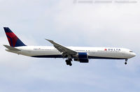 N826MH @ KJFK - Boeing 767-432/ER - Delta Air Lines  C/N 29713, N826MH - by Dariusz Jezewski www.FotoDj.com